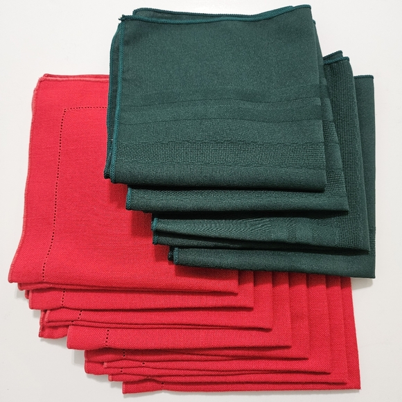 12 (8 Red 4 Green) Christmas Holiday Themed Table Napkins Set Machine Washable L - Picture 1 of 15